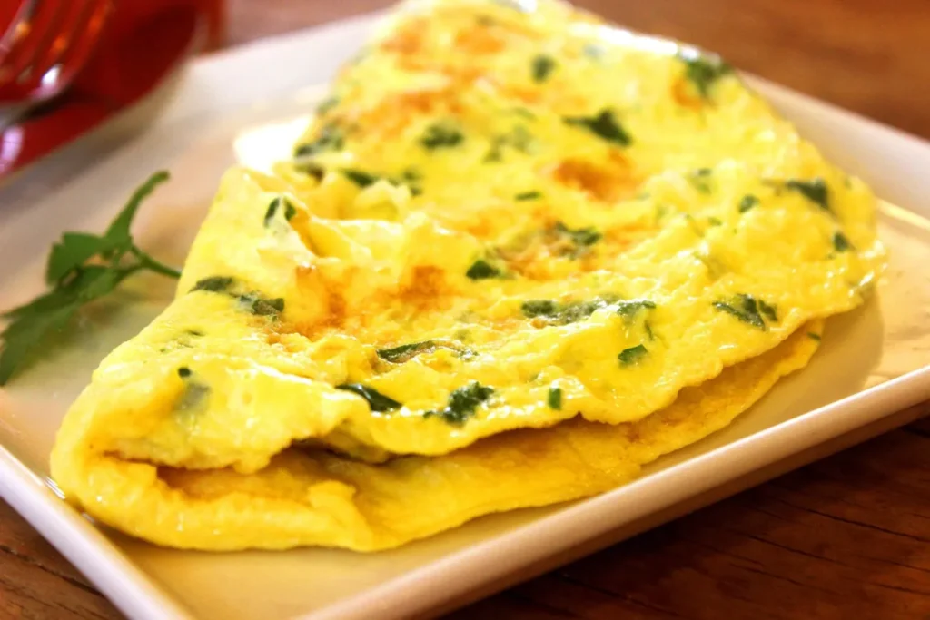 omelette de huevo con hierbas frescas servido en restaurante de Margarita