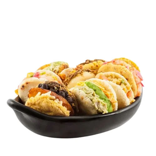 Comida venezolana en Margarita con arepas variadas y rellenos tradicionales