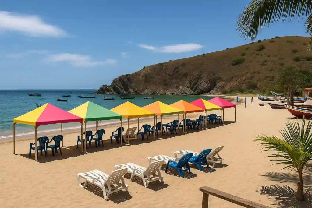 Toldos y áreas de descanso en la playa de Manzanillo