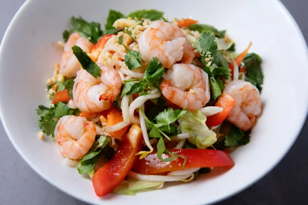 ensalada con camarones en pescados y mariscos en El Yaque