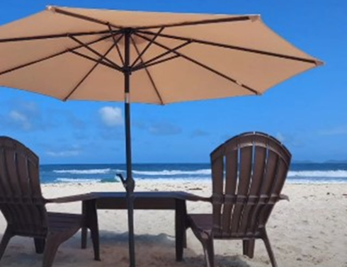 Servicio de playa ofrecido por Meraki en Playa El Agua